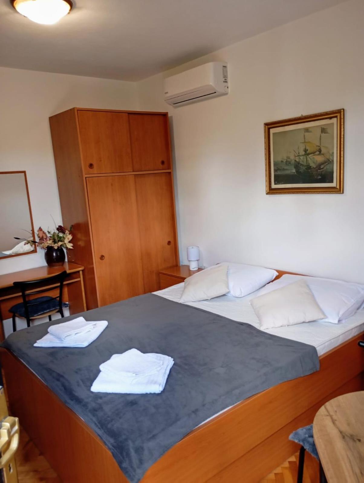 Rooms Helena Кърк Екстериор снимка