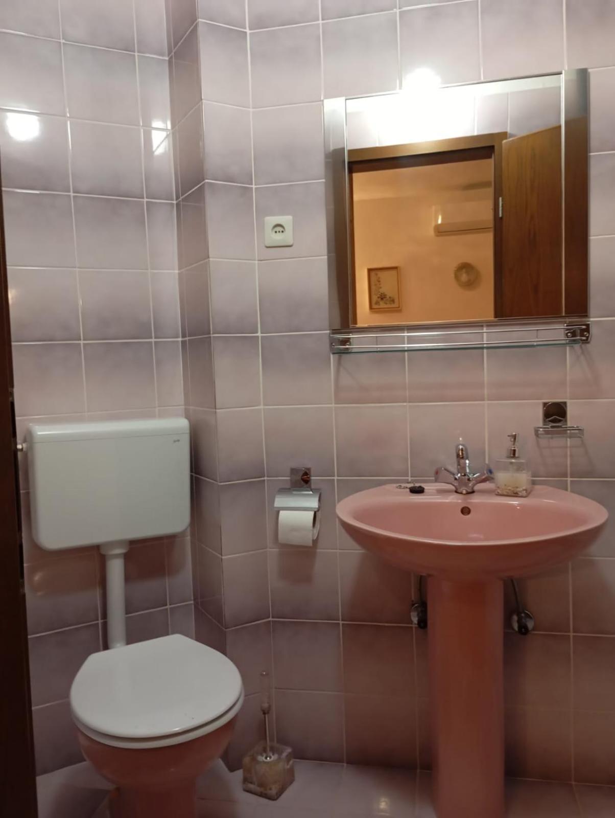 Rooms Helena Кърк Екстериор снимка