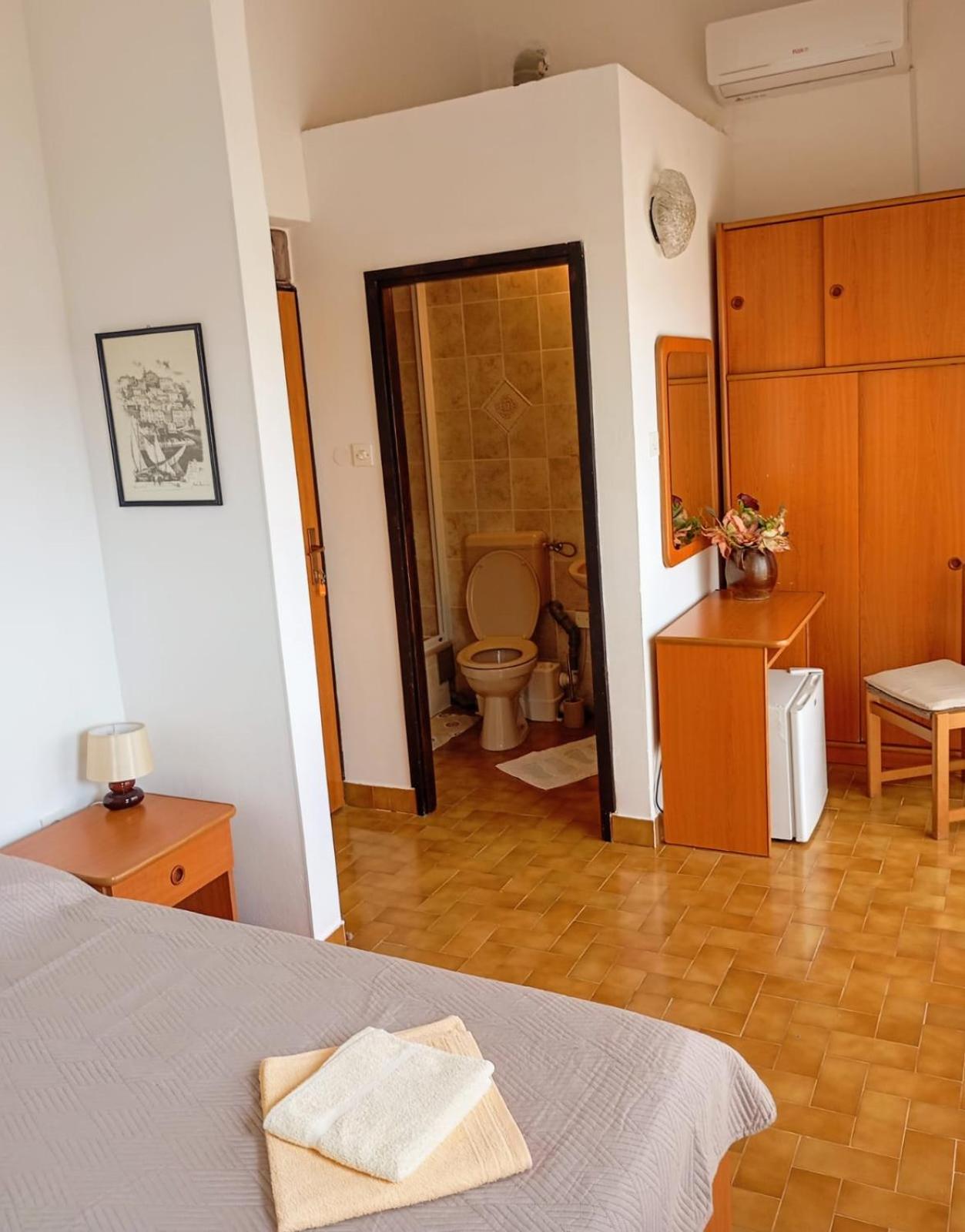 Rooms Helena Кърк Екстериор снимка