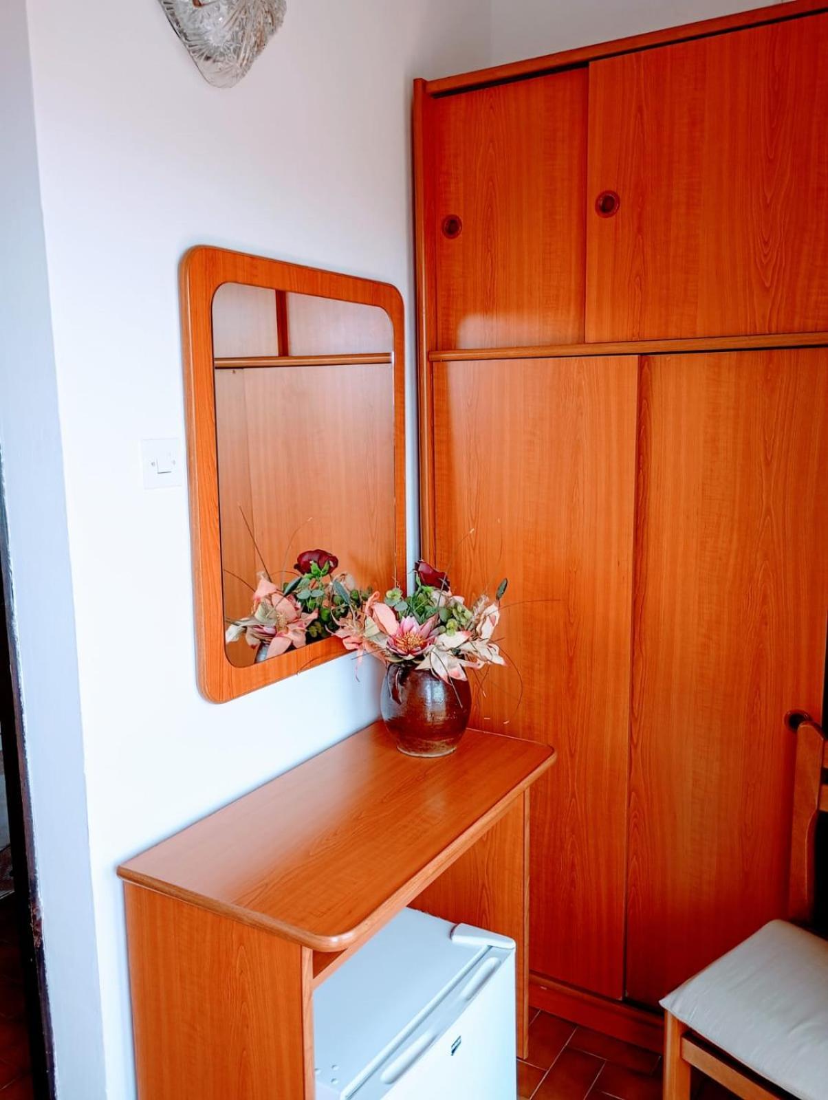 Rooms Helena Кърк Екстериор снимка