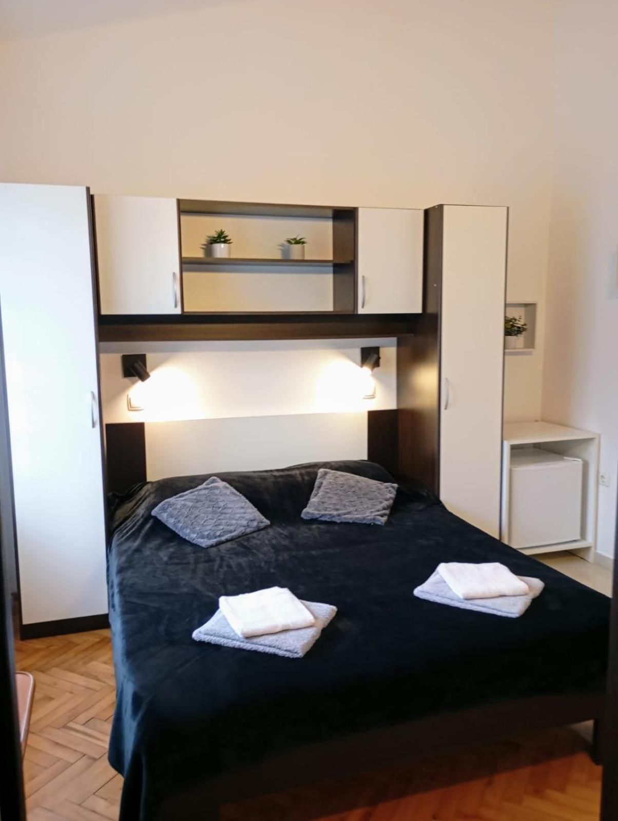Rooms Helena Кърк Екстериор снимка