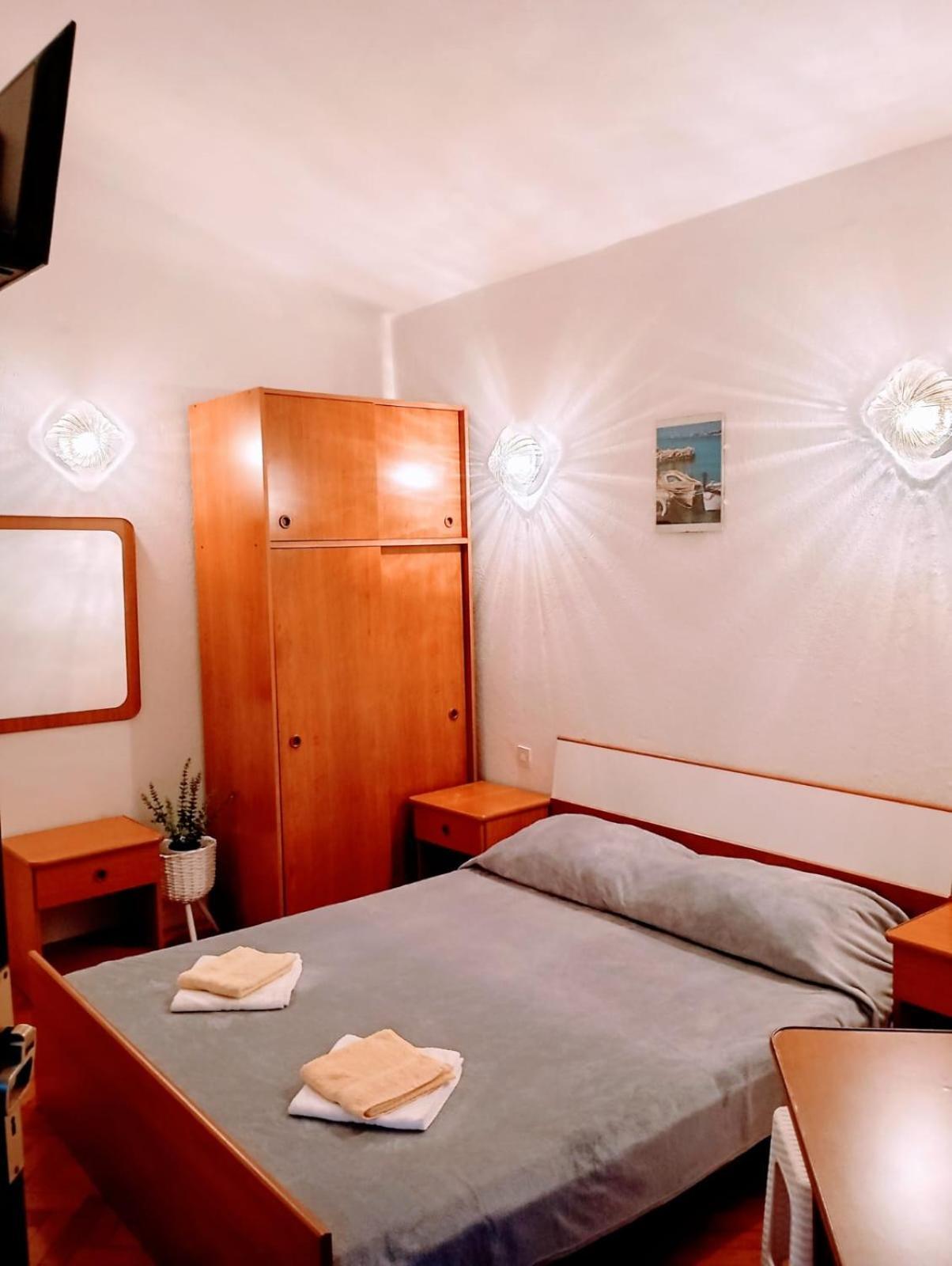 Rooms Helena Кърк Екстериор снимка