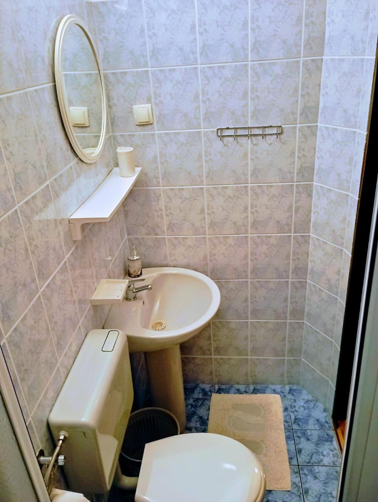 Rooms Helena Кърк Екстериор снимка